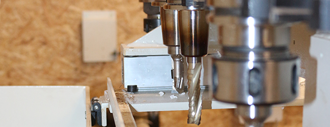 Bild einer CNC Maschine in einer Tischlerwerkstadt
